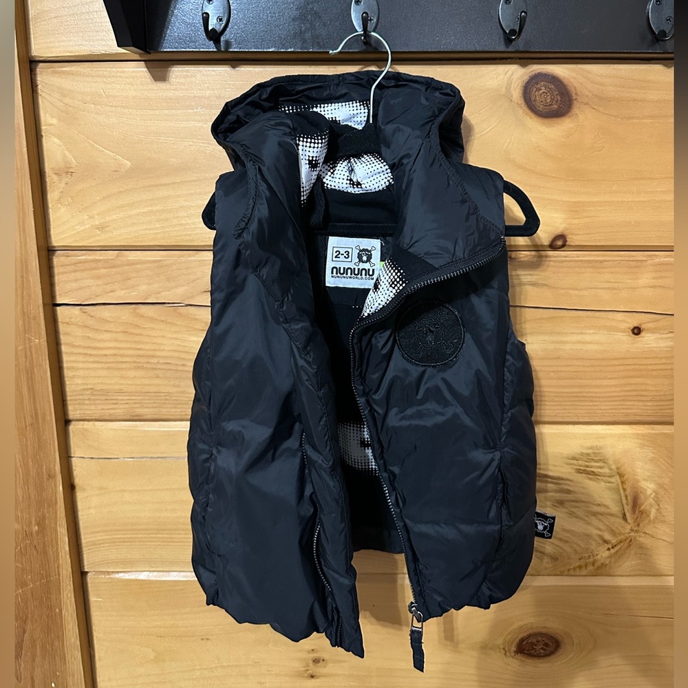 NUNUNU VEST